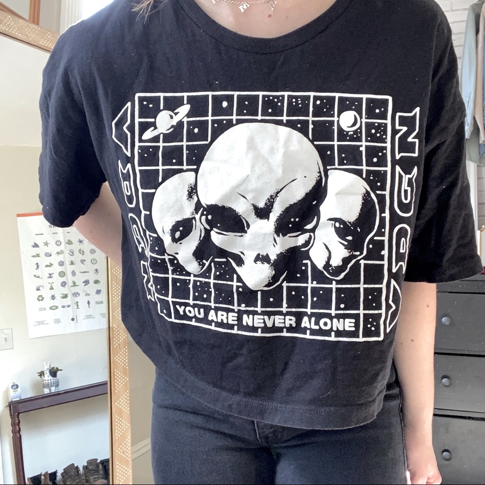 👽 You are never alone crop